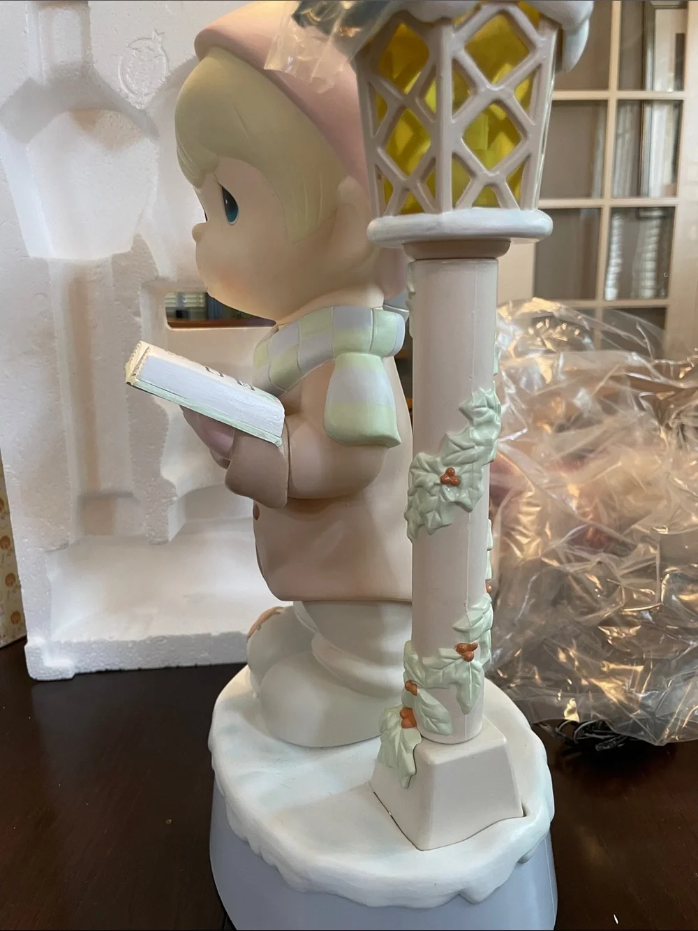 Precious Moments O Come All Ye Faithful Boy w Lightpost Animated Musical Display